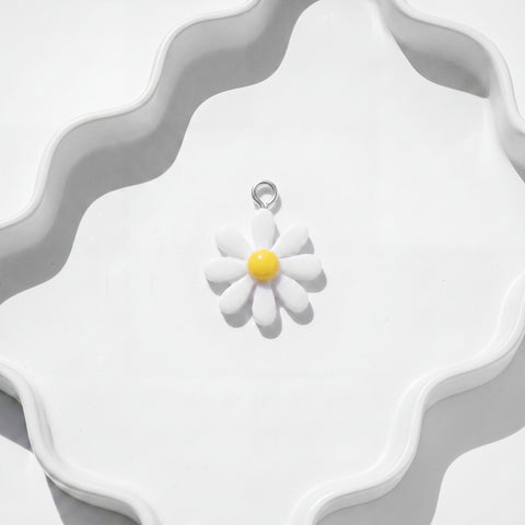 White Daisy Charm