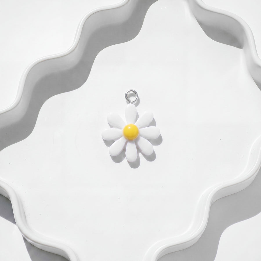 White Daisy Charm